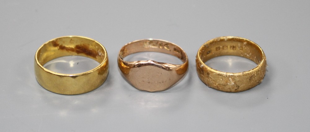 Two 22ct gold wedding bands and a 9ct gold signet ring, 9ct 2.5 grams, 22ct 11 grams.